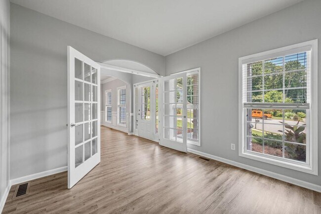 Building Photo - 3687 Vine Spgs