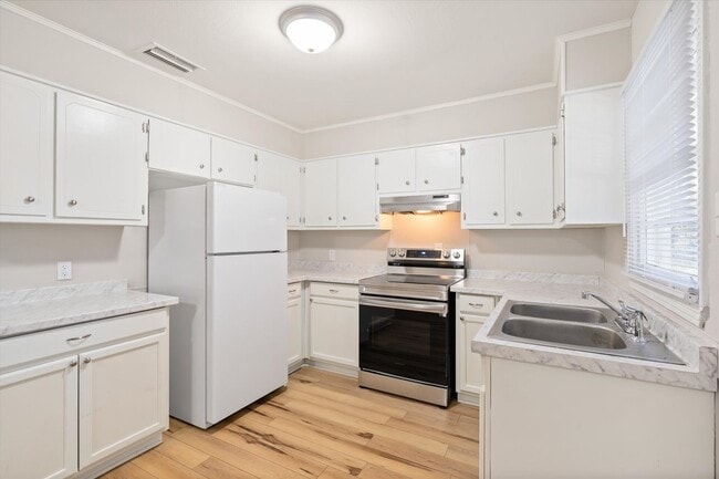 Building Photo - UPCOMING LISTING