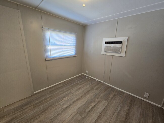 Building Photo - 2013 Palm St