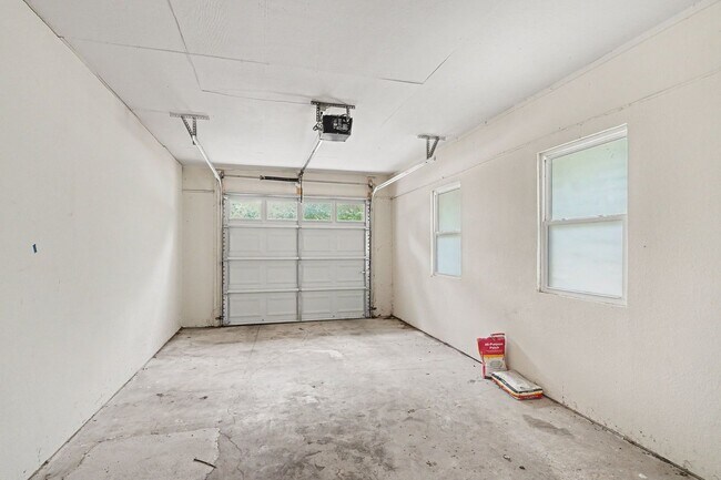 Building Photo - Charming 2-bedroom, 1-bath home in a convenient Fort Worth location!