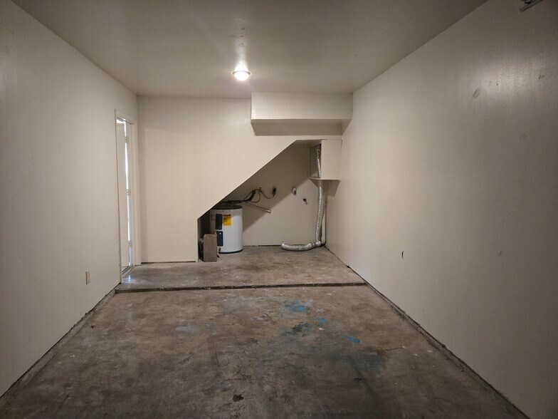 Building Photo - 1204 Holik Dr