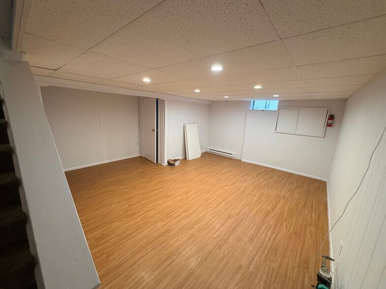 Building Photo - 528 King St