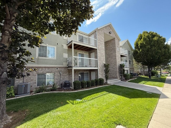 Building Photo - Spacious 3-Bedroom Condo in Orem!
