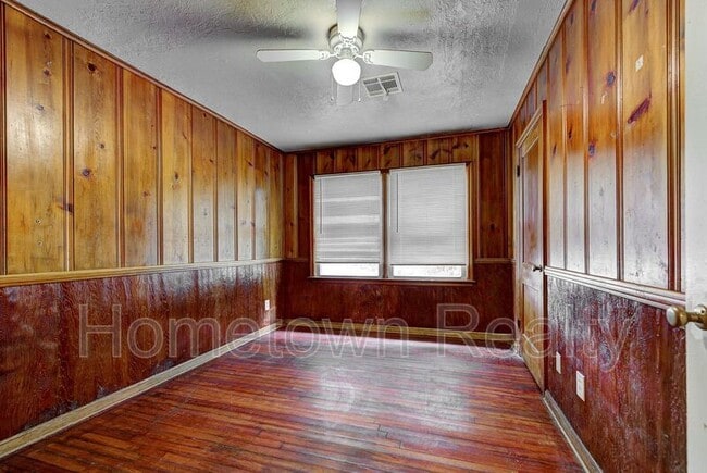 Building Photo - 410 E Steed Dr