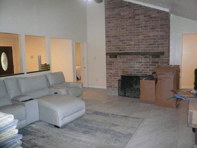 Building Photo - 2826 Green Fields Dr