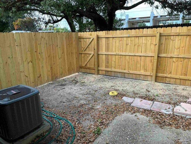 Building Photo - 3222 Redwood Ln