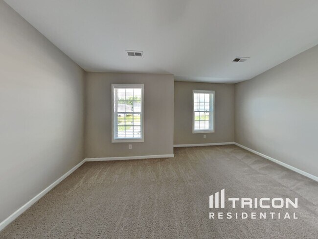 Building Photo - 2801 Varnish Pl
