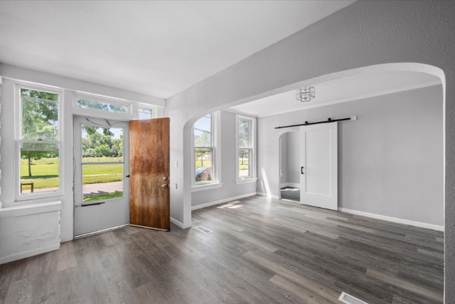 Building Photo - 416 Colburn St