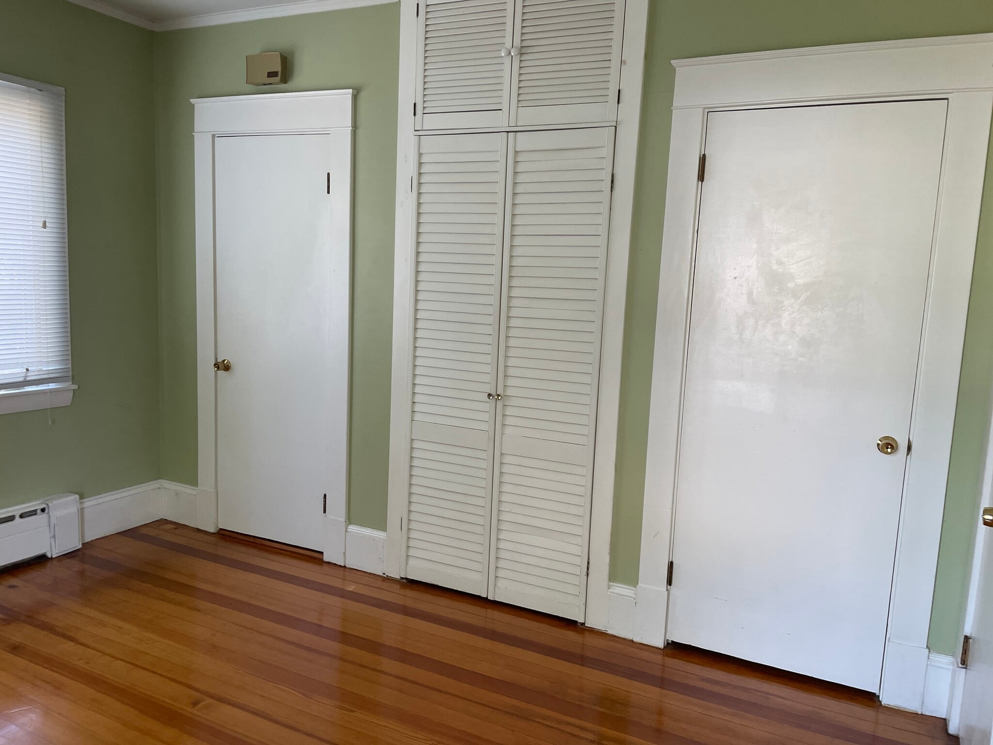 Closests - 637 Dix St