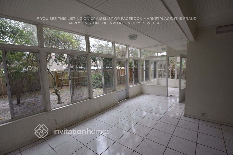 Building Photo - 2139 Lady Di Ln