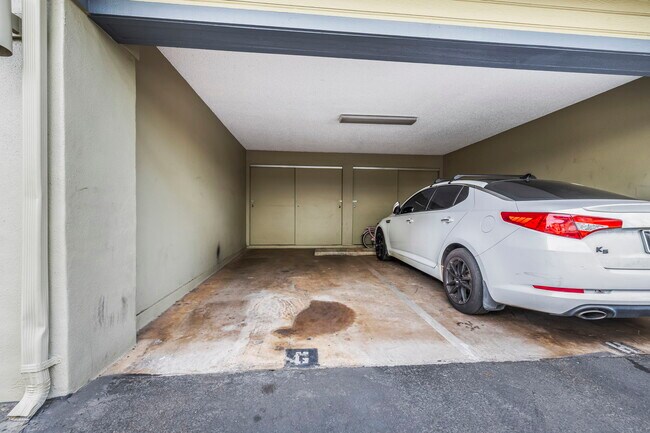 Building Photo - 91-284-284 Hanapouli Cir