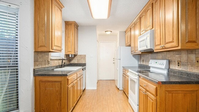 Building Photo - 6908 Bentley Ave