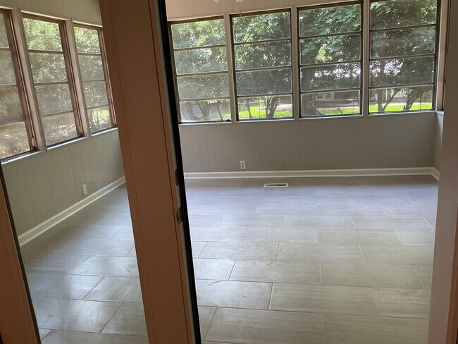 Building Photo - Now Available! Newly Renovated 3 BR/2 BA i...