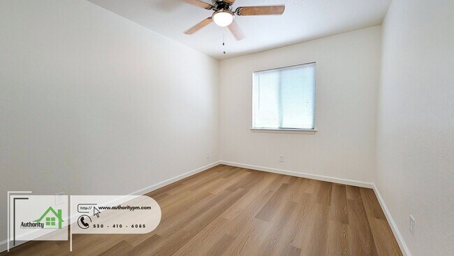 Building Photo - 1027 Goodview Way