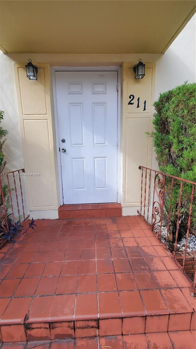 Building Photo - 215 Zamora Ave