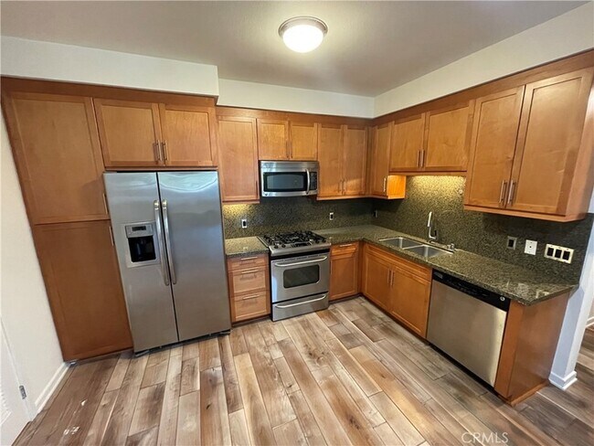Building Photo - 530 S Primrose Ave