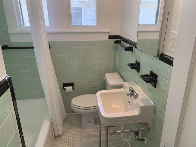 Building Photo - 66 Fullerwood Dr