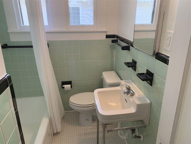 Building Photo - 66 Fullerwood Dr