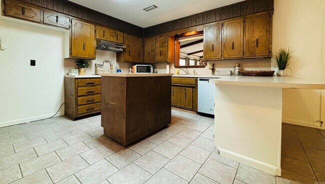 Building Photo - 816 Teresa Dr