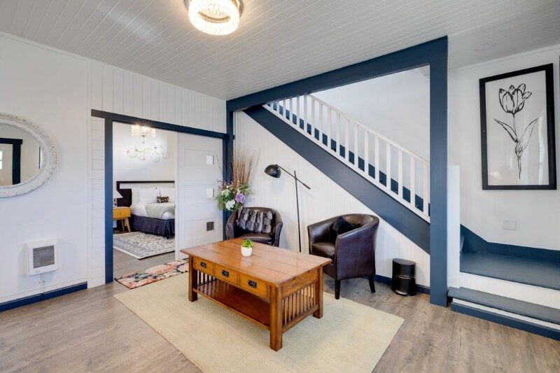 Building Photo - 400 S Holladay Dr