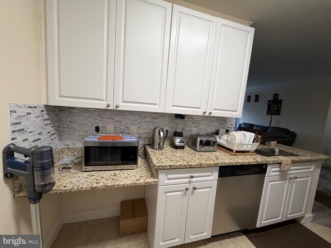 Building Photo - 501 Hungerford Dr