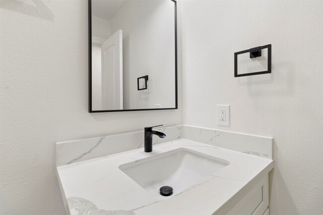 Building Photo - 4107 Coon St