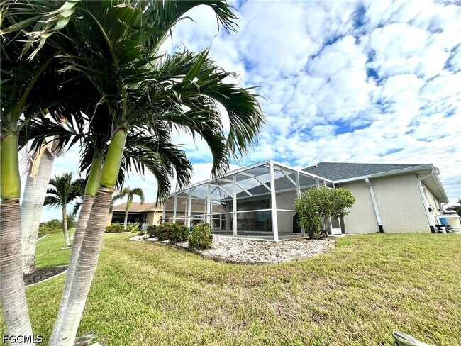 Building Photo - 818 SW 8th Pl