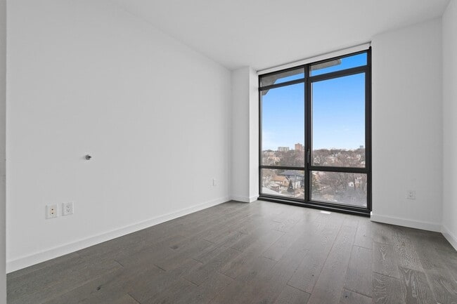 Building Photo - 320 Adolphus Ave