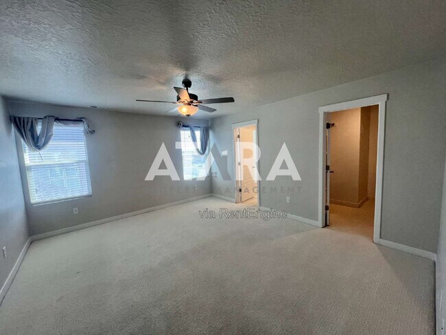 Building Photo - 1754 Oakwood Ln