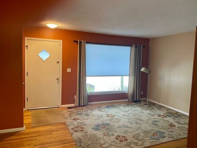 Building Photo - 2 Bedroom 2 Bath home - Quiet Area - Video...