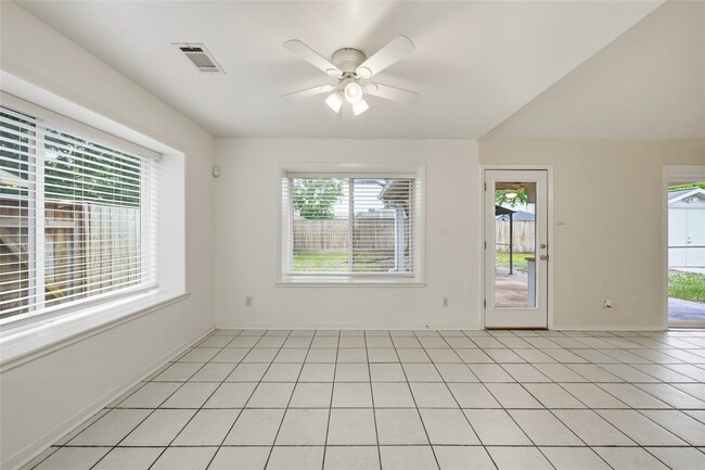 Building Photo - 18602 Lippizaner Dr