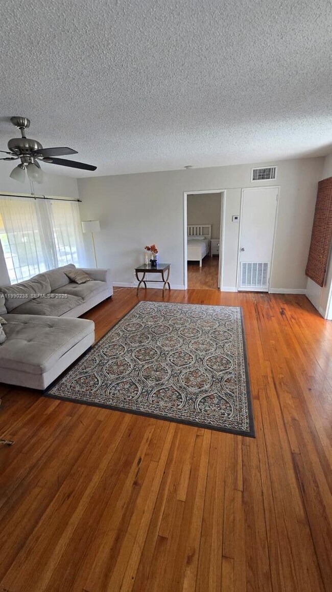 Building Photo - 90 Isle of Venice Dr