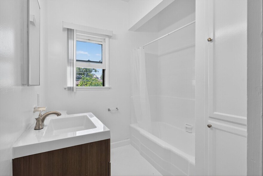Building Photo - 4227-4233 Leimert Boulevard