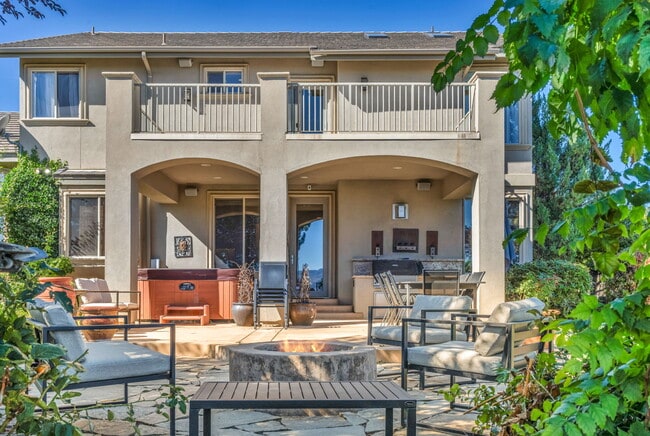 Building Photo - 1520 Taos Ln