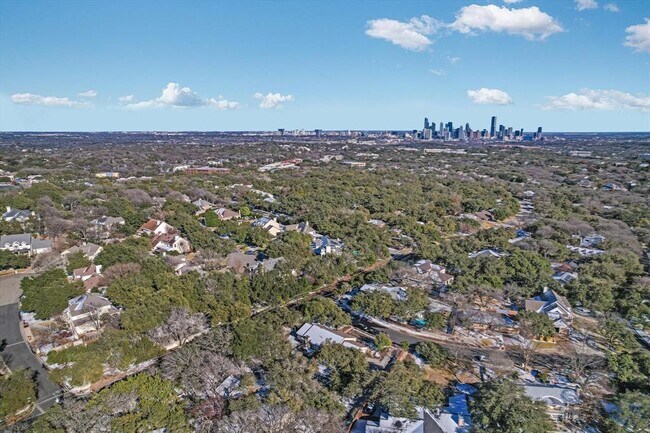 Building Photo - 3207 Eanes Cir