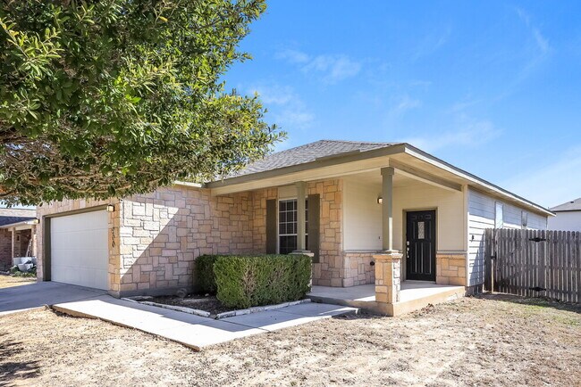 Building Photo - 200 Rustic Acres