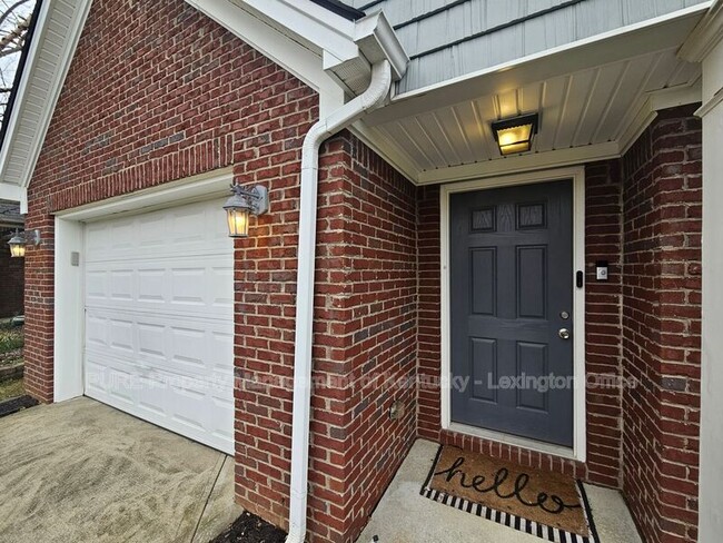 Building Photo - 688 Estrella Dr