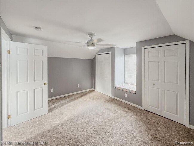 Building Photo - 49 Hovey St