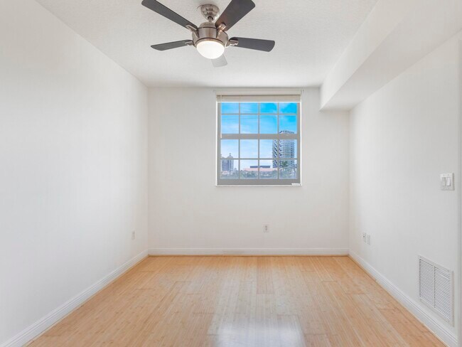 Building Photo - 610 Clematis St