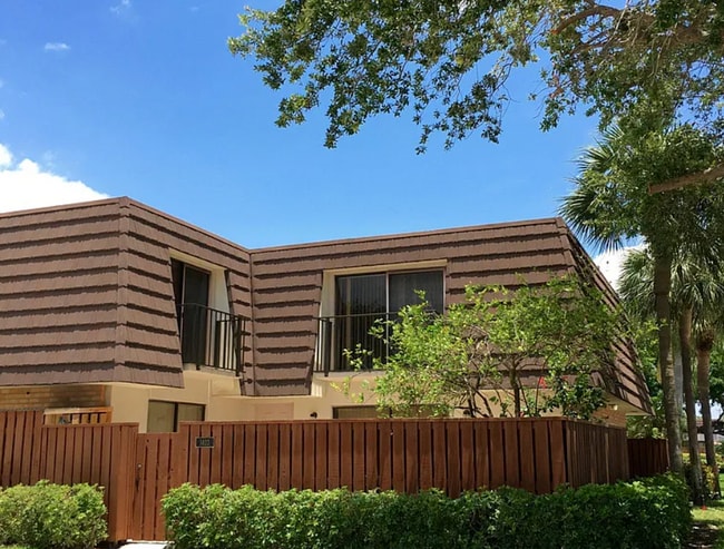 Building Photo - 1403 14th Ct