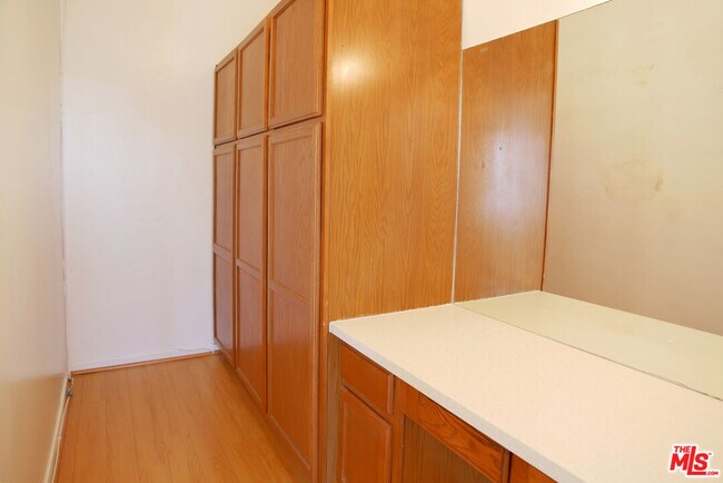 Building Photo - 611 Cloverdale Ave