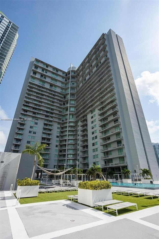 Building Photo - 690 SW 1st Ct