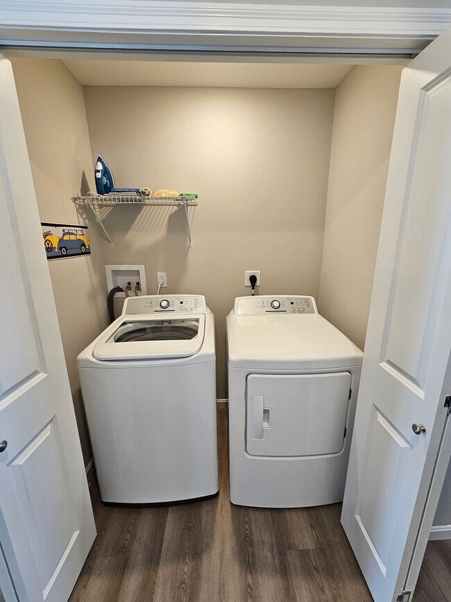 Building Photo - Vroooom . . . . the ROAD is calling. . . .Fully furnished themed rental includes all utilities an...