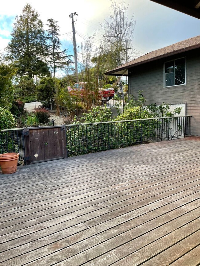 Building Photo - 8311 Buckingham Dr