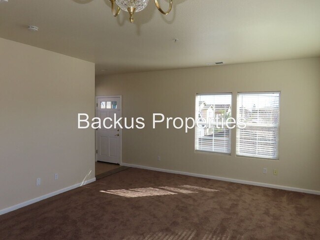 Building Photo - 11 Huerta Ave