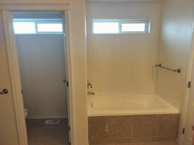 Building Photo - 1415 Chelsey Cir