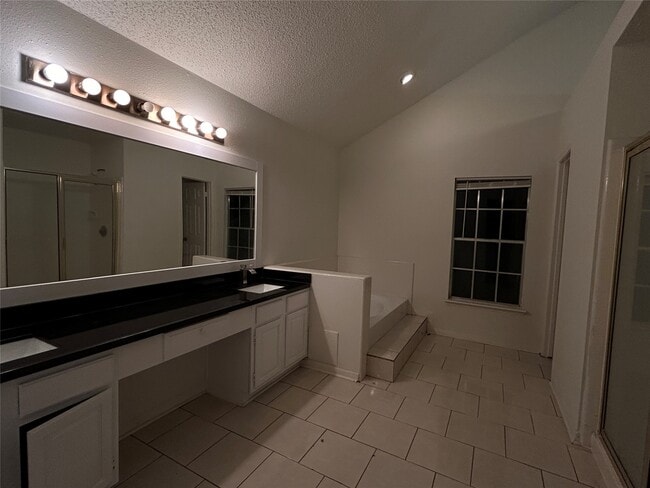 Building Photo - 3106 Rimrock Dr