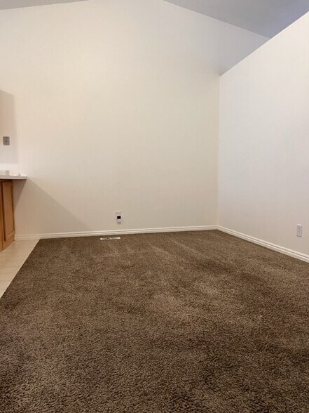Building Photo - 621 Hunter Way