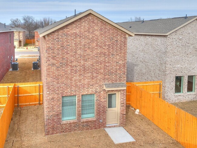 Building Photo - Brand New Home + Norman Schools + 3 bedrooms + All Applicances