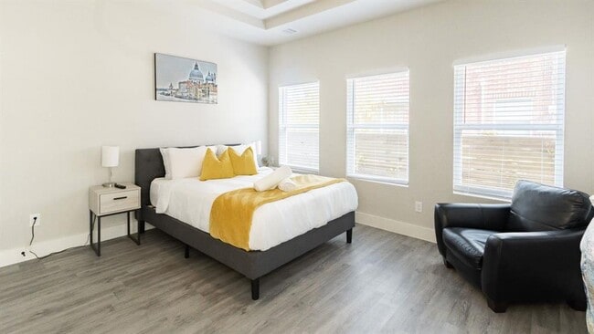 Building Photo - 505 Carl St